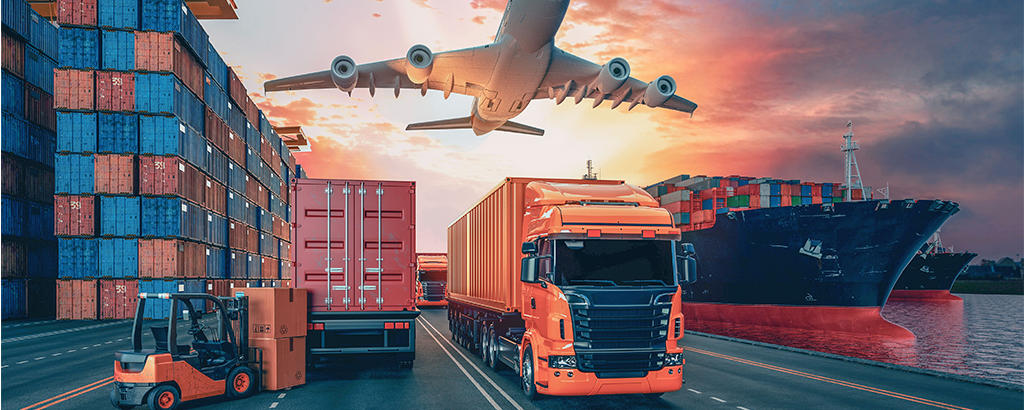Containers moving between ship, rail and truck